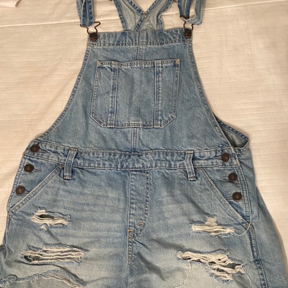 super cute overall shorts